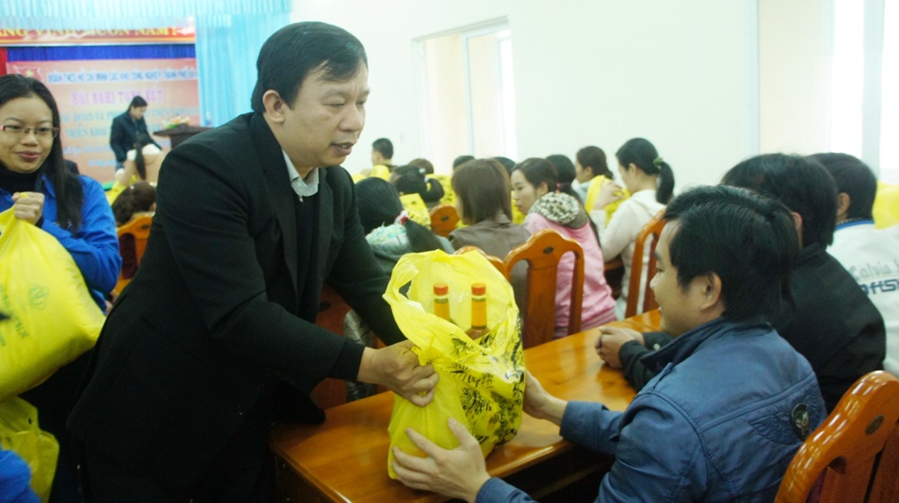 Чтобы в семьях малоиимущих людей и рабочих царила новогодняя атмосфера